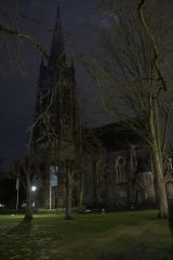 Dunkle Dankeskirche trotzt den Protesten