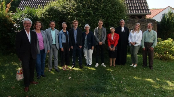 v.l. Erhard Walter, Ulrike Brinkmann-Engel, Heinz Acker, Luise Redmann, Sven Eichelmann, Brigitte Hofmann, Alexander Wisbar, Bärbel Behrens, Pfarrer Nickel, Sonja Hess, Werner Ruf;
Fehlend: Thomas Kurth, Uwe Steinhauer